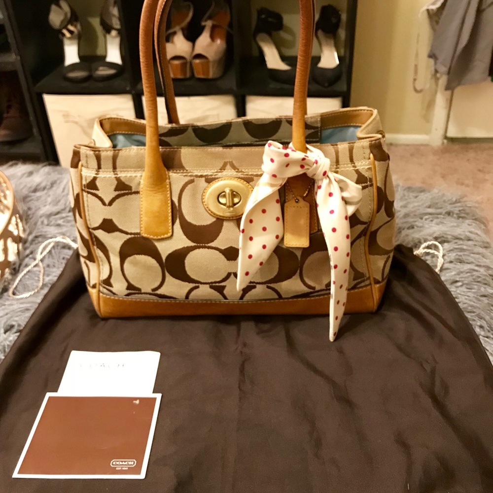 Coach purse - Picture 2 of 6